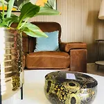 Vintage & Deluxe Apartment