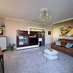 Vintage & Deluxe Apartment *
